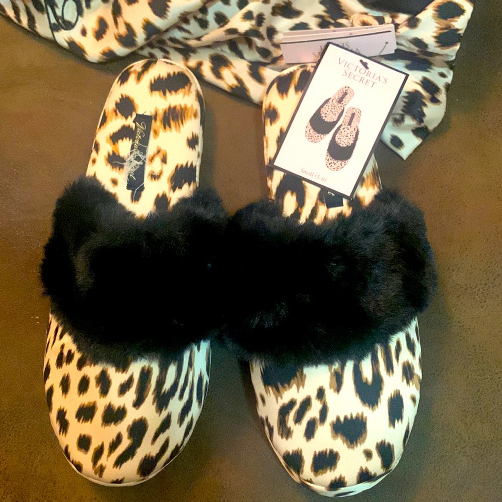 SOLD ☑️Victoria’s Secret satin slippers